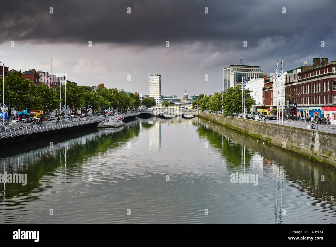 Vista del fiume Liffey, Dublin, Repubblica di Irlanda Foto Stock