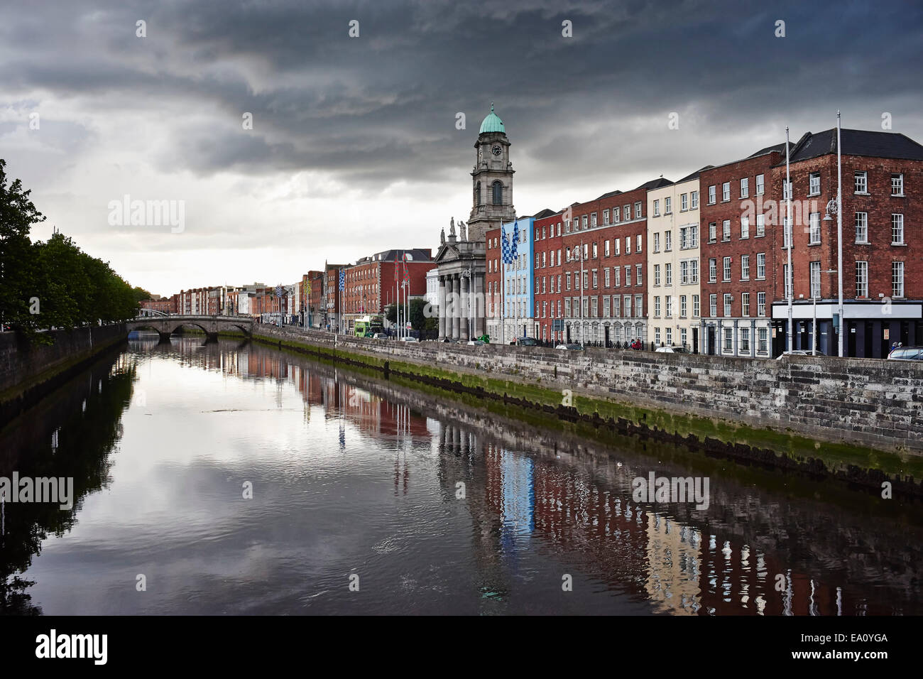 Vista del fiume Liffey, Dublin, Repubblica di Irlanda Foto Stock