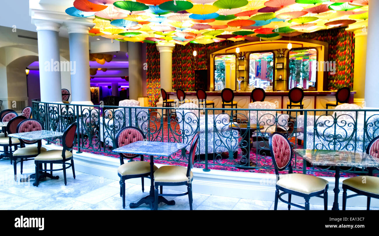 Bella ed elegante bar prima di aprire Foto Stock