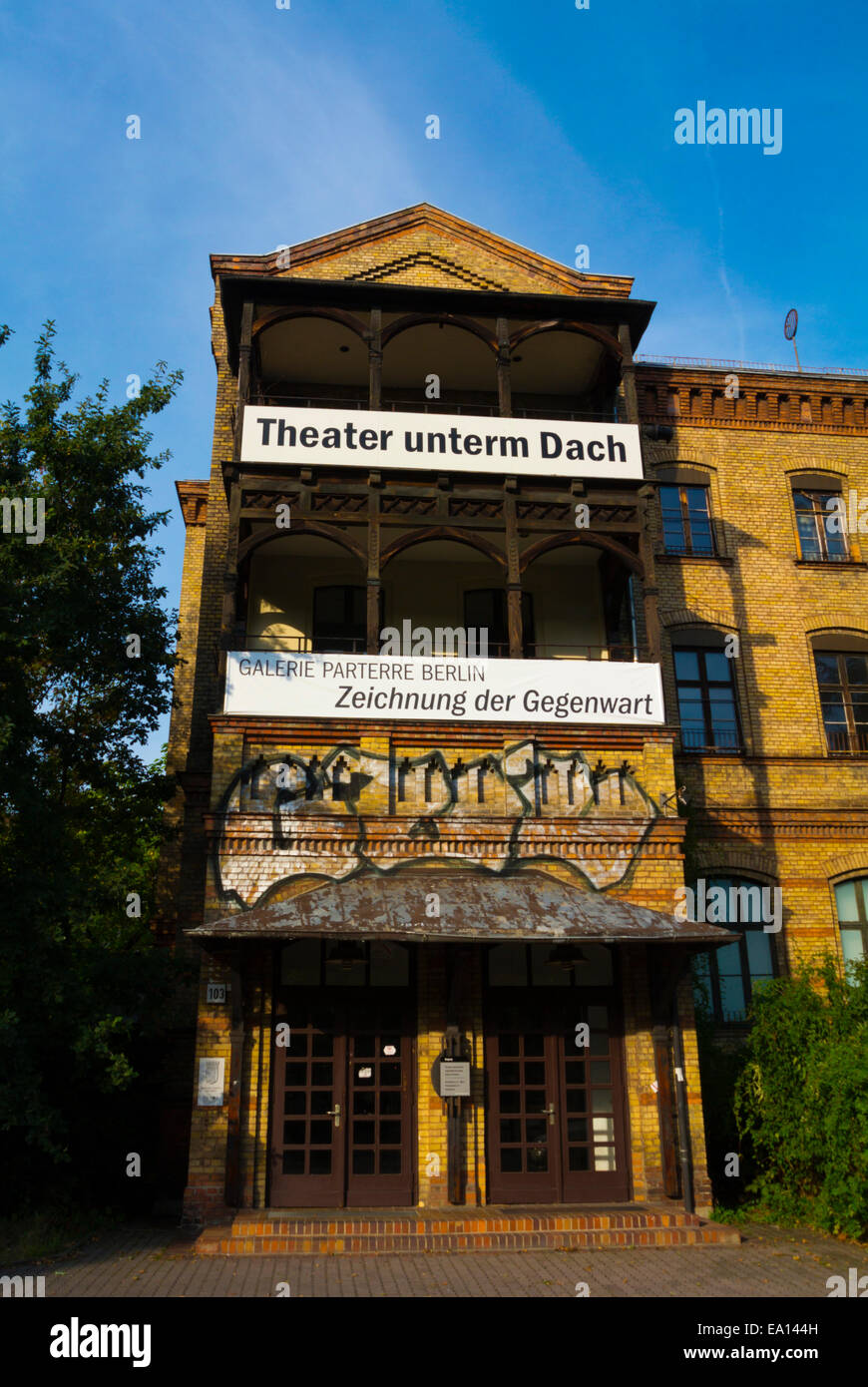 Teatro unterm Dach Theatre, Kulturhaus, ex officine del gas, Ernst-Thälmann-Park, quartiere Prenzlauer Berg di Berlino, Germania Foto Stock