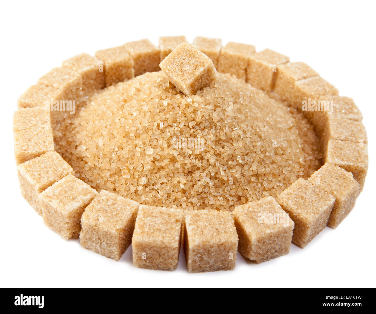 Zolletta di zucchero e un mucchio di zucchero semolato Foto Stock