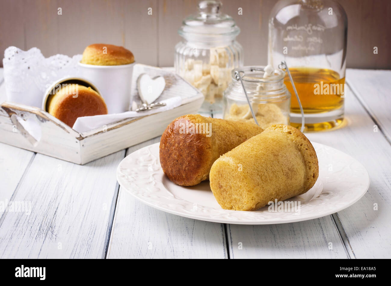 Il dessert baba au rhum Foto Stock