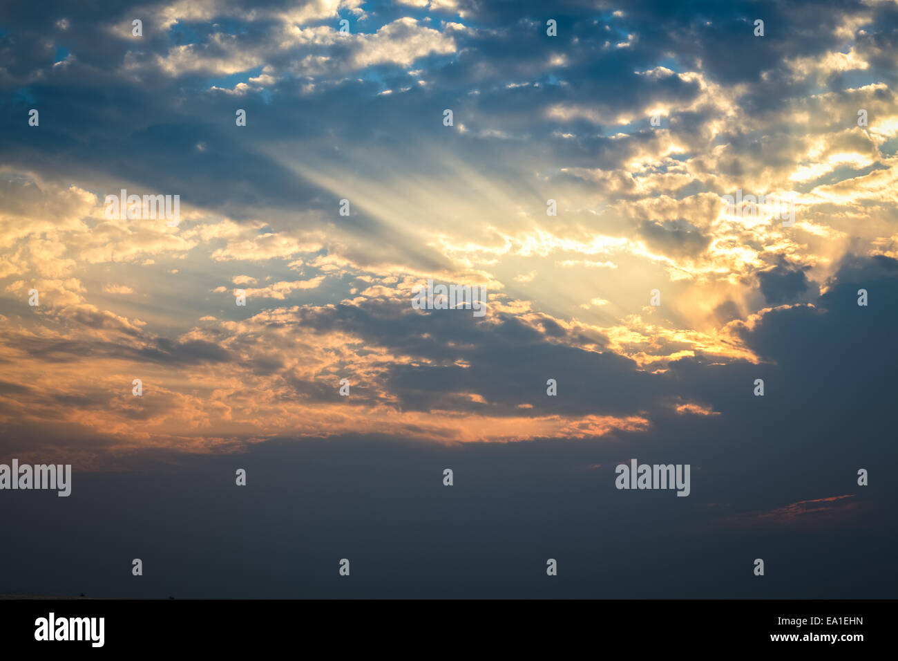 Il cielo di sera sullo sfondo Foto Stock