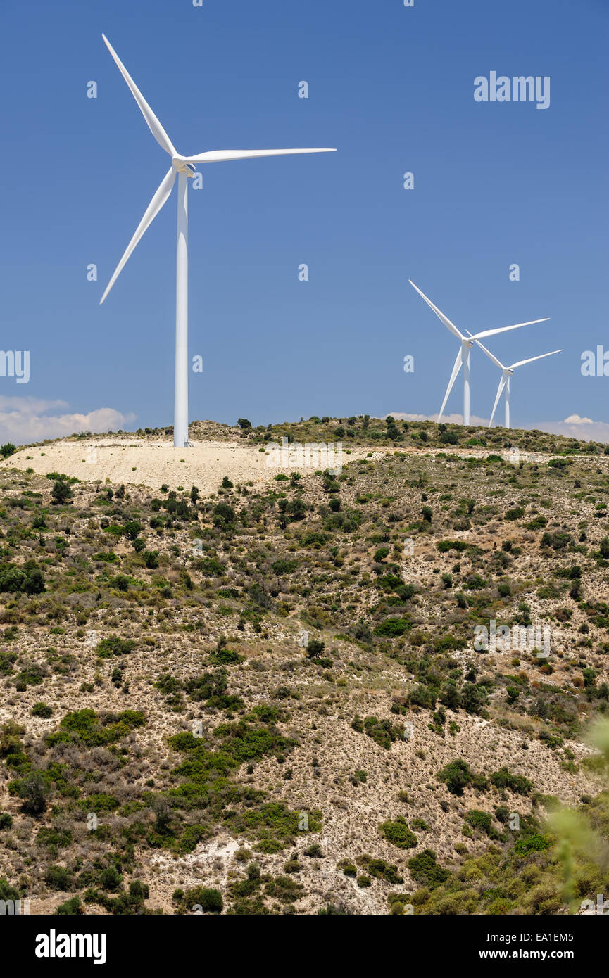 Impianto di generazione eolica sulle colline di Cipro Foto Stock