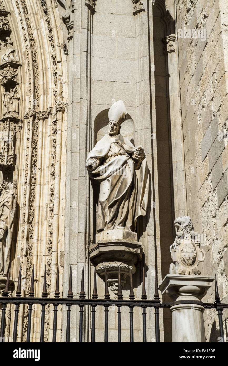 Il vescovo scultura, Cattedrale di Toledo, Spagna Foto Stock