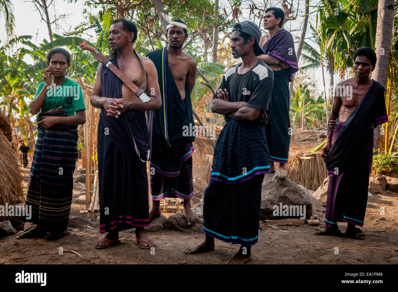 La gente del villaggio Lewotolok, Lembata Isola, Indonesia. Foto Stock