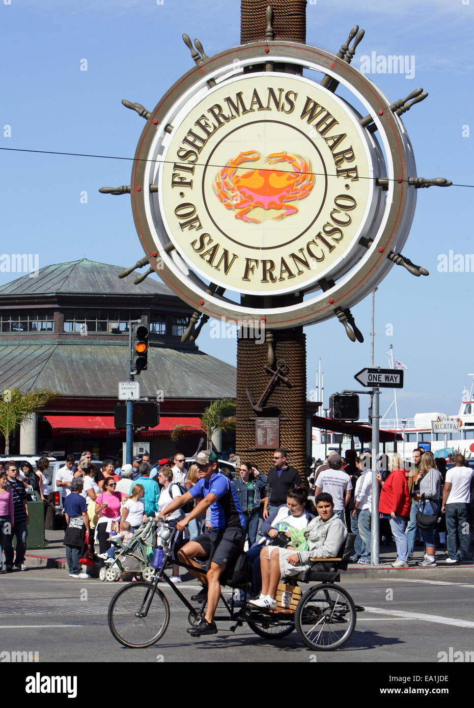 I turisti al Fisherman's Wharf di San Francisco, California CA USA Foto Stock