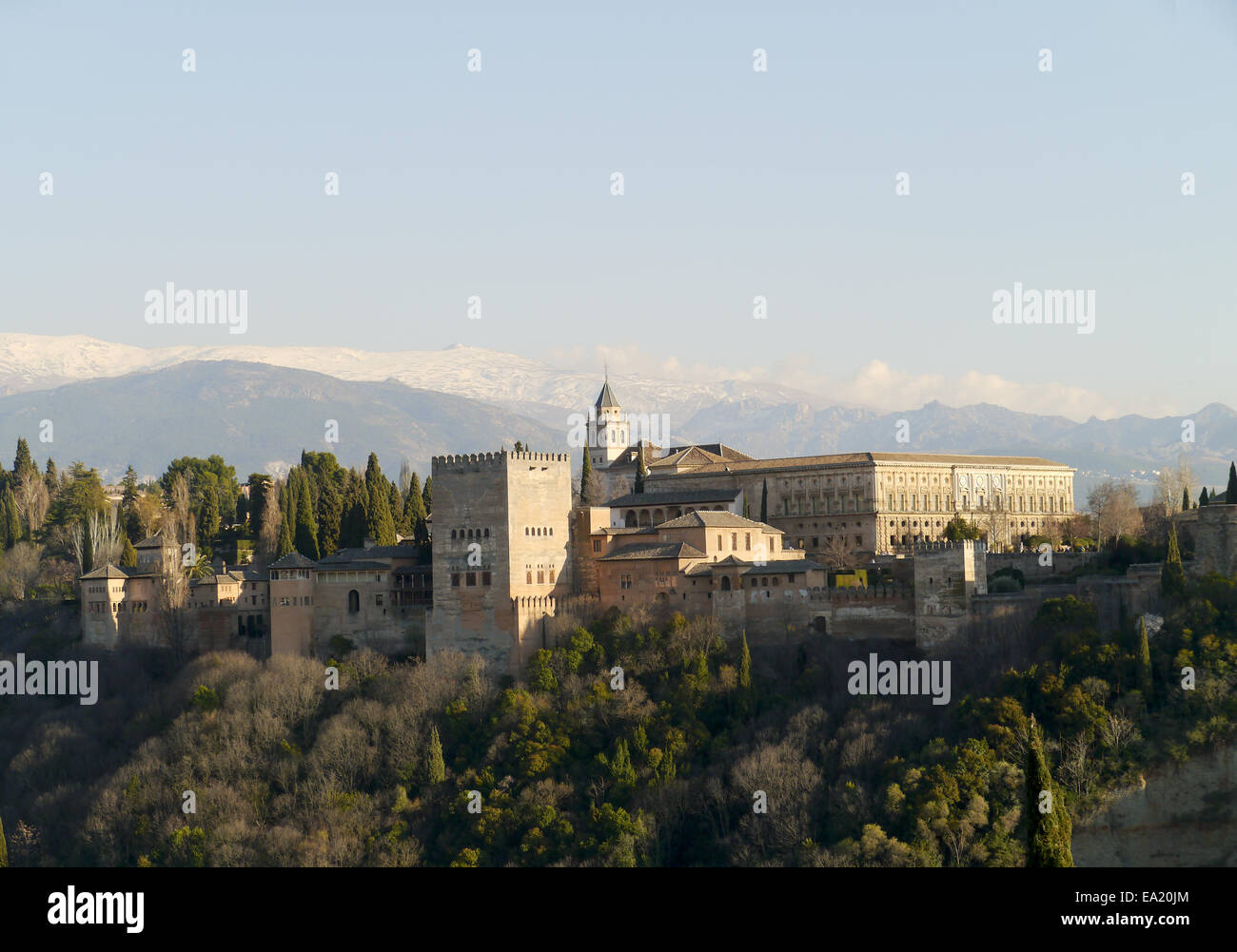 Vista della Alhambra dall'Albaicin Hill Foto Stock