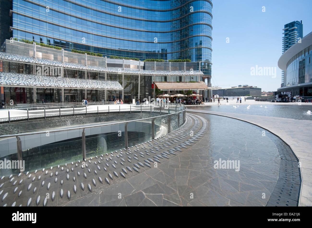 L'Italia, Lombardia, Milano, Gae Aulenti Square, Porta Nuova Garibaldi Torre progettata da Cesar Pelli. Foto Stock