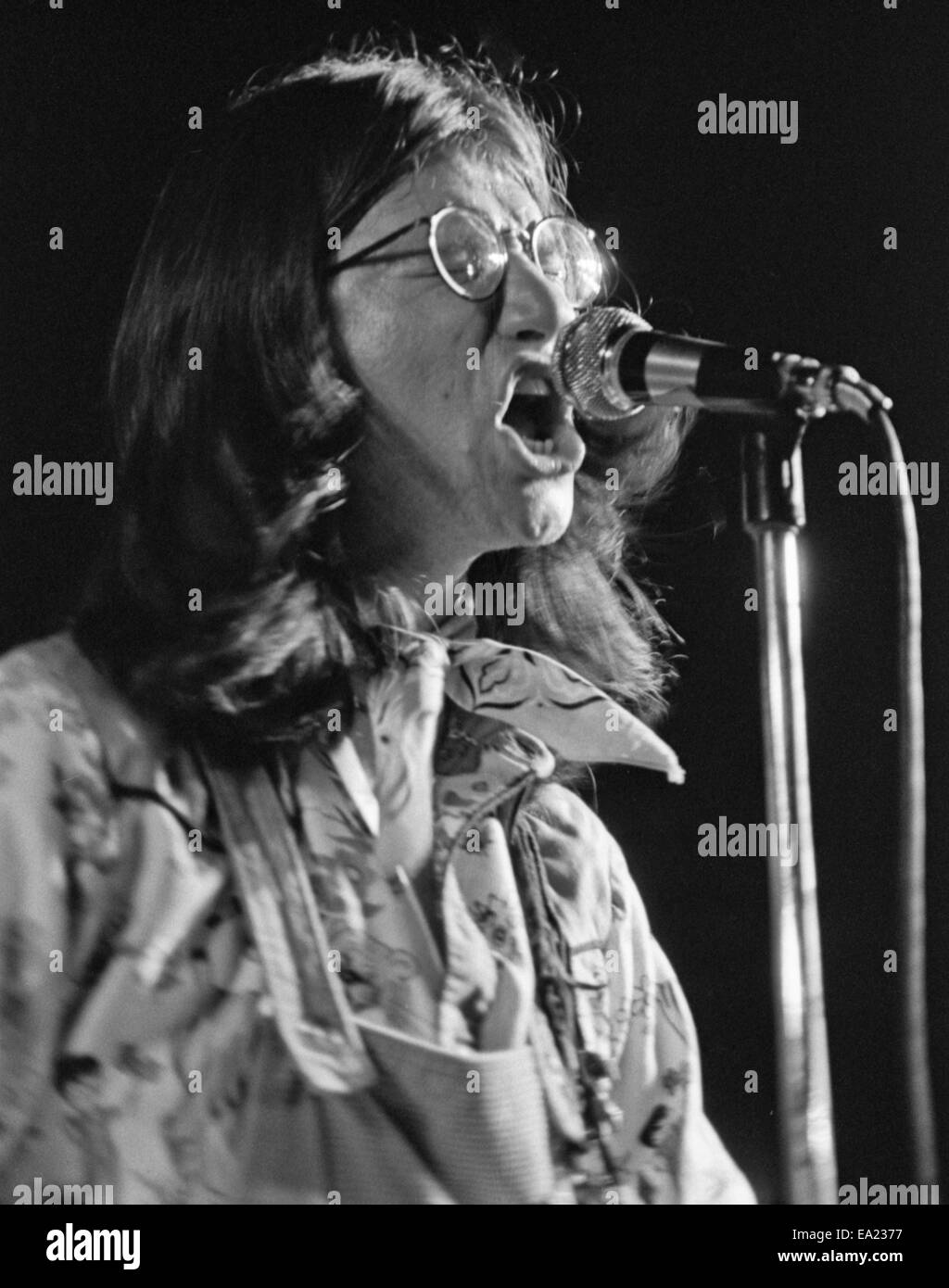 Richie Furay cantare come poco eseguita a Cameron Indoor Ottobre 21, 1972. Foto Stock