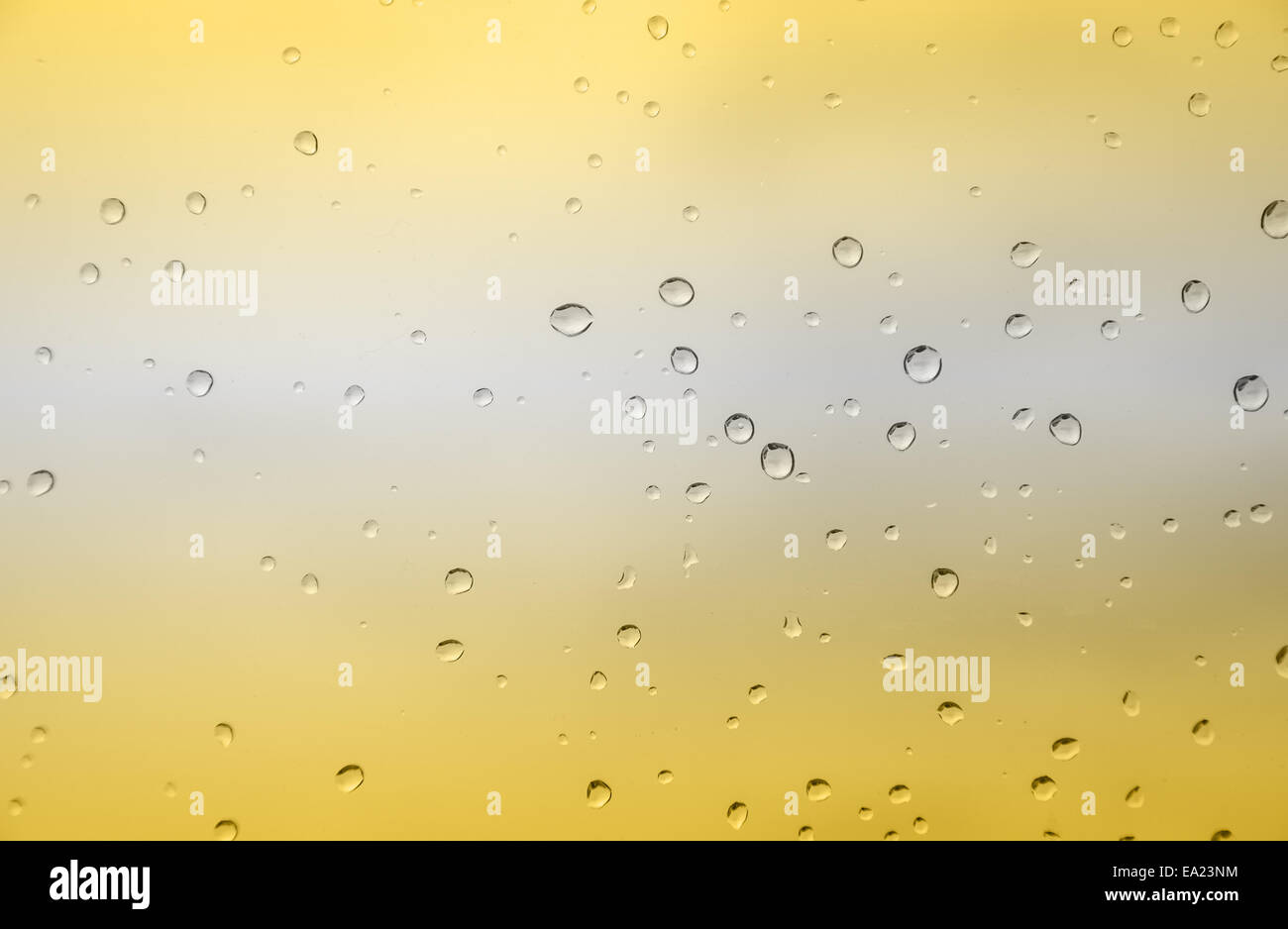 Abstract di colore giallo con sfondo acqua goccia Foto Stock