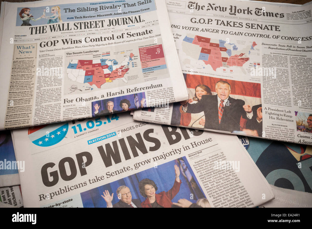 Quotidiani nazionali e locali in New York relazione sui risultati della precedente giornata di elezioni di mid-term Foto Stock