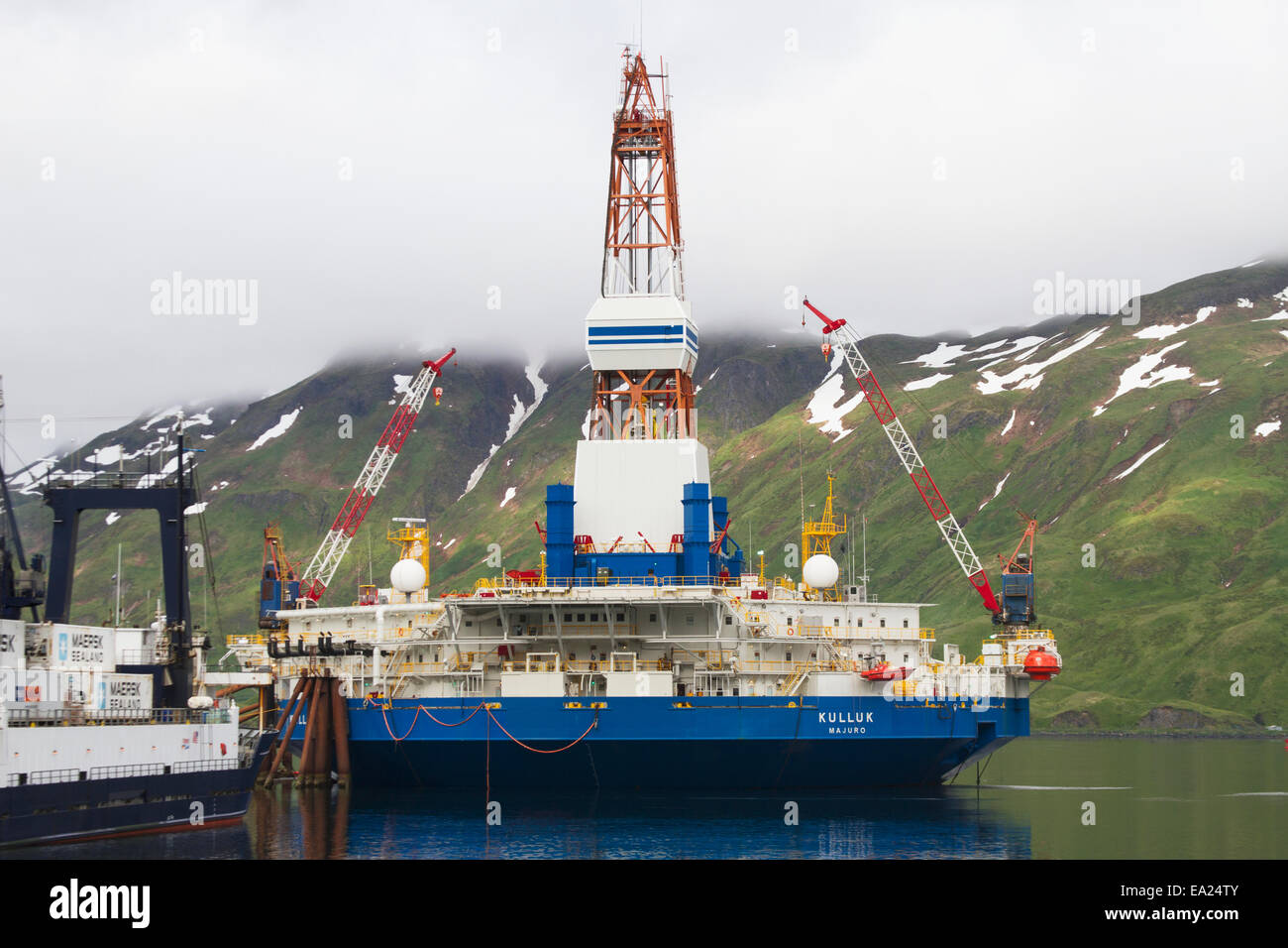 Piattaforma di perforazione, Kulluk in Capitani Bay, Unalaska, Alaska. Foto Stock