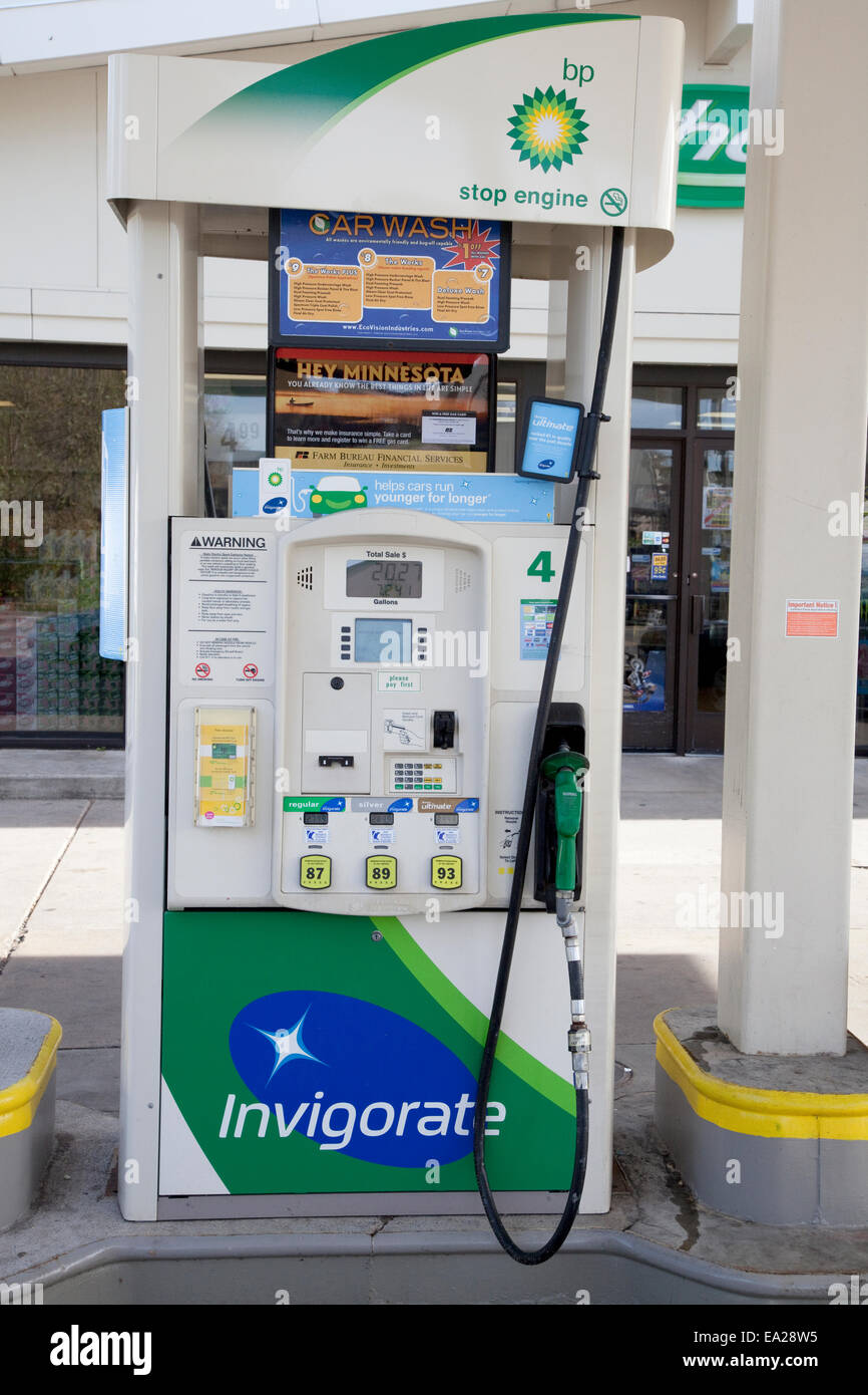BP moderna stazione di gas pompa di benzina per automobili. Minnesota Foto Stock