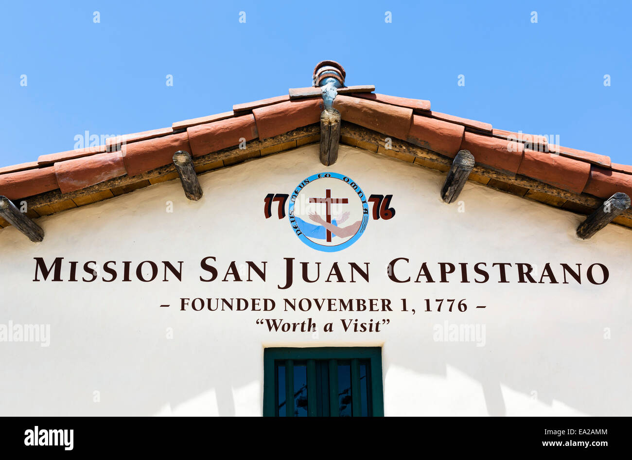 Segno sopra l'ingresso per la missione di San Juan Capistrano, San Juan Capistrano, Orange County, California, Stati Uniti d'America Foto Stock