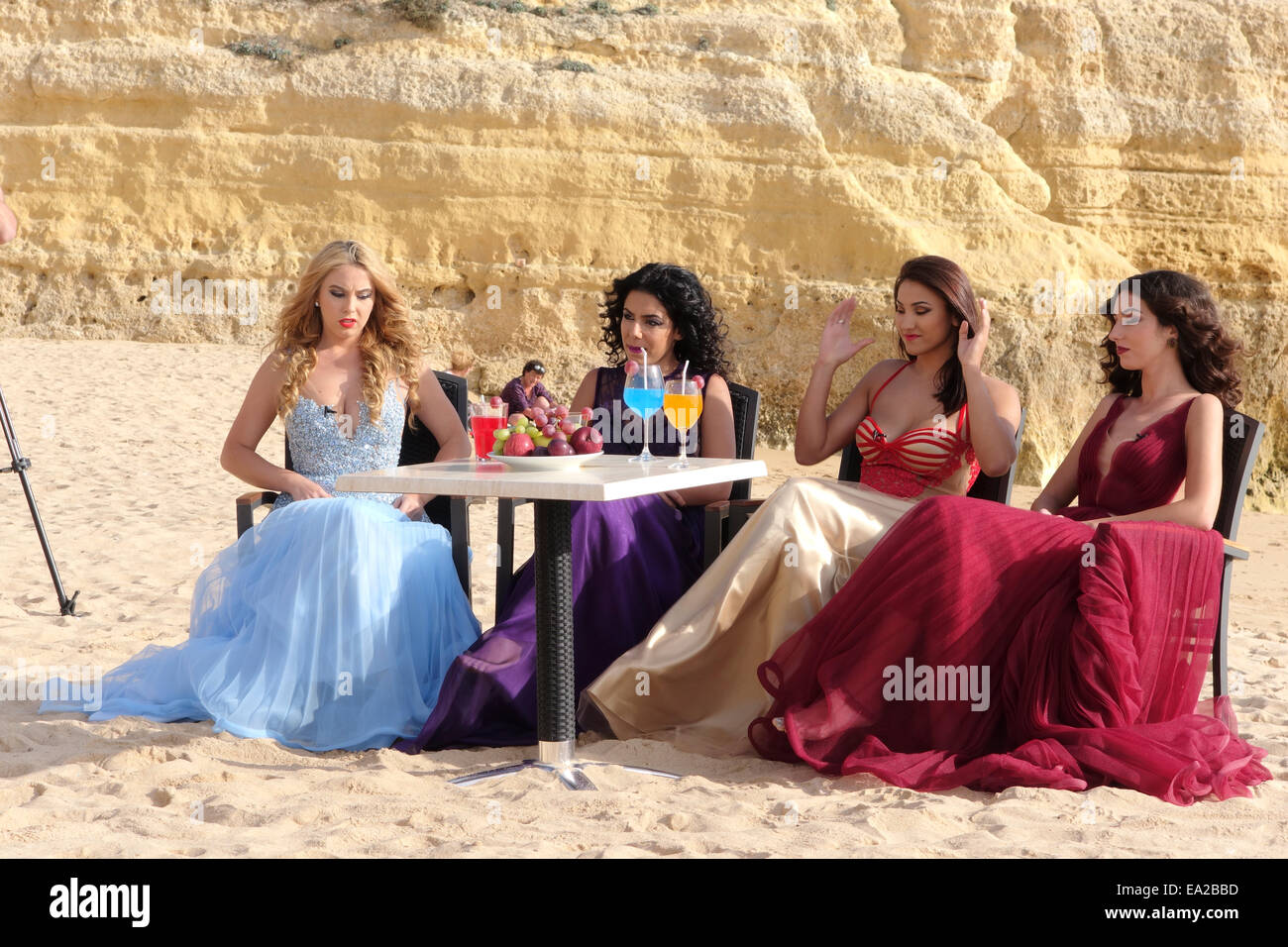 Il rumeno concorrenti, in Burlacita TV rumena show. Portimao Praia da Rocha, Algarve, Portogallo. Foto Stock