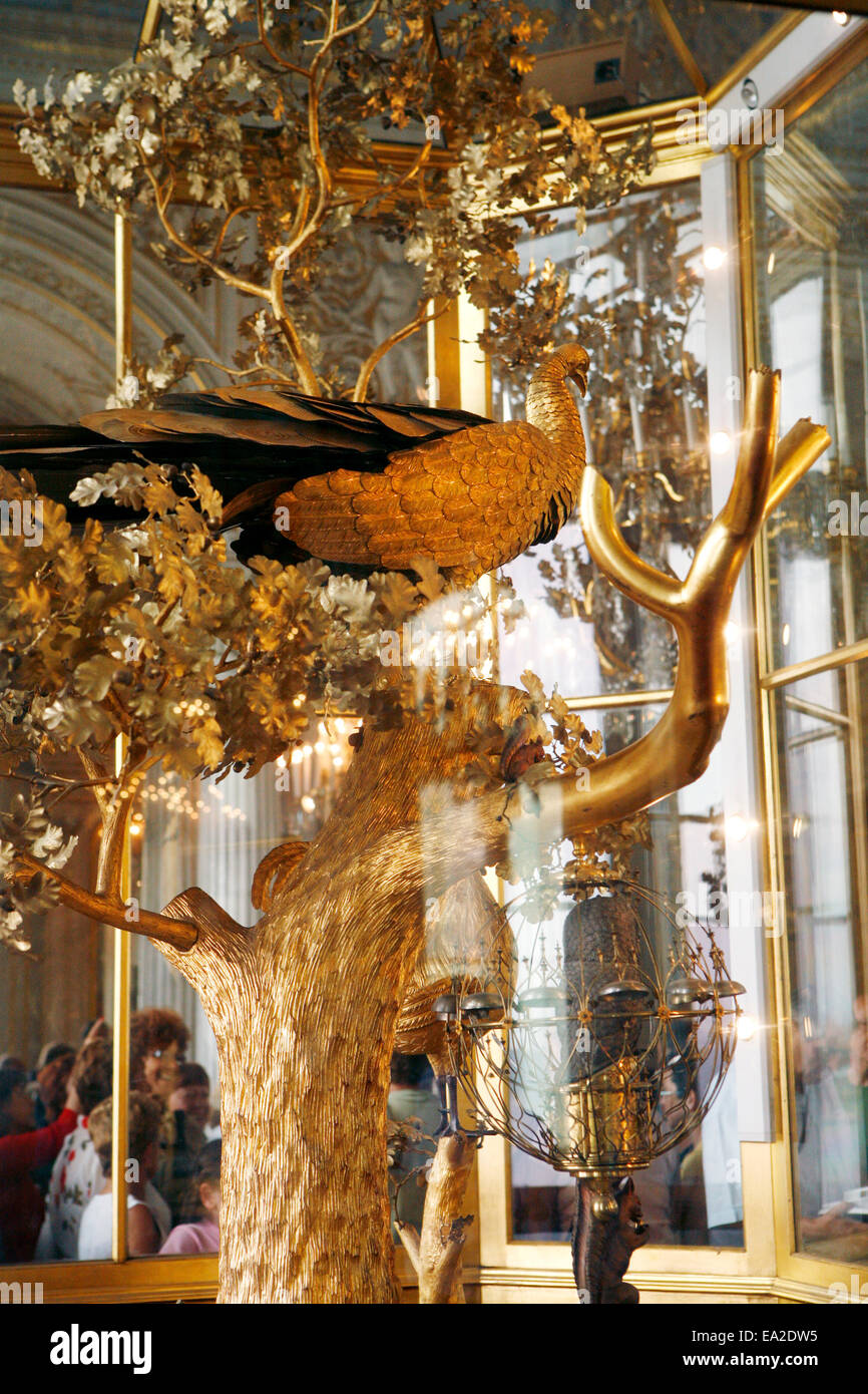 Catherine II ha acquisito il Golden Peacock orologio nel 1781 dall'Inghilterra ora sul display nello Stato Museo Hermitage. L'automa Foto Stock