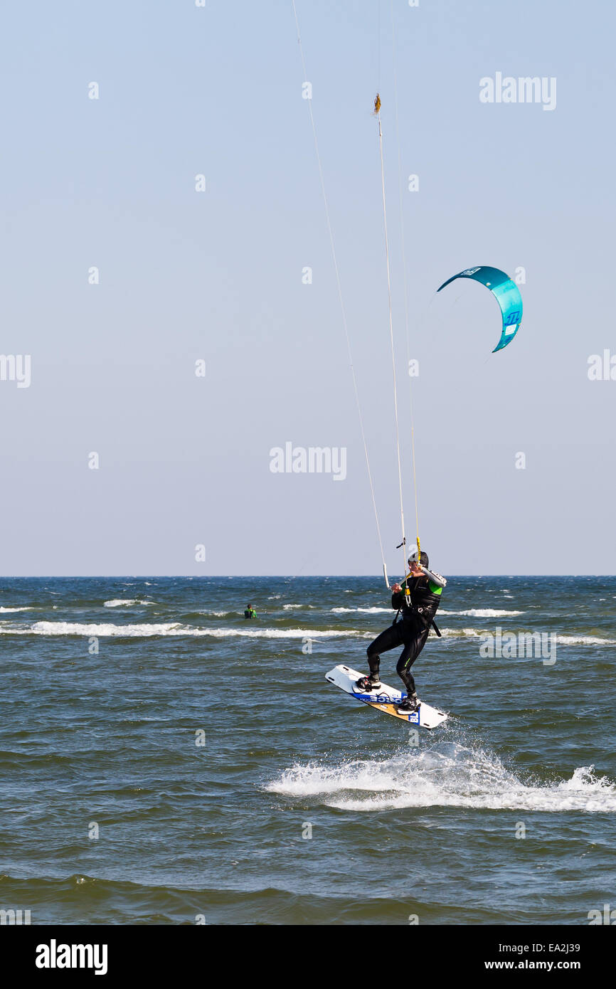 Rügen - kite surf vicino Thiessow, Meclemburgo-Pomerania Occidentale, Germania, Europa Foto Stock