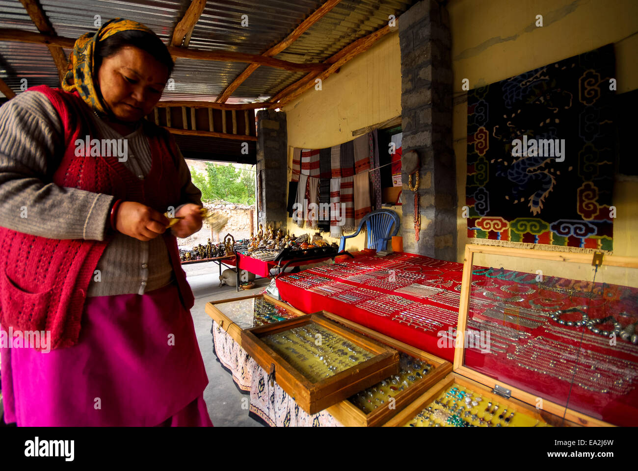 Shop nel famoso monastero di tabo in spiti valley in India Foto Stock