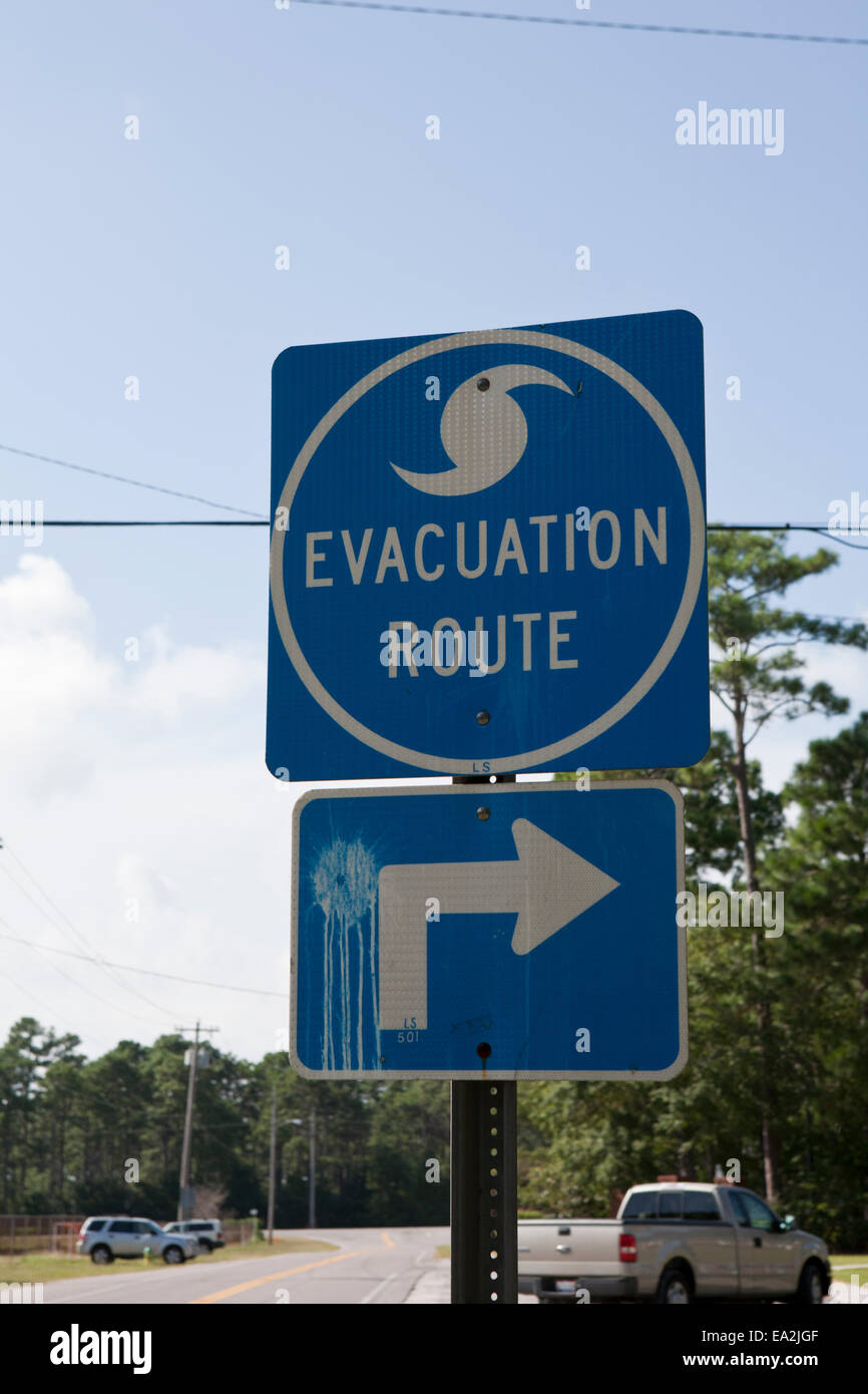 Segno che mostra i percorsi di evacuazione in Myrtle Beach, Carolina del Sud. Foto Stock