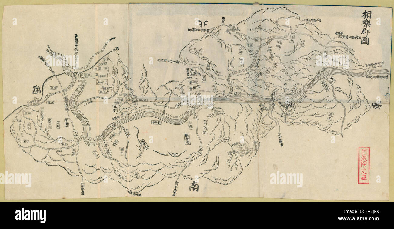 Questa mappa delinea il quartiere Soo-raku, fornendo una vista dettagliata delle sue caratteristiche geografiche e del suo layout. La mappa funge da rappresentazione storica della pianificazione e dello sviluppo urbano della regione. Foto Stock