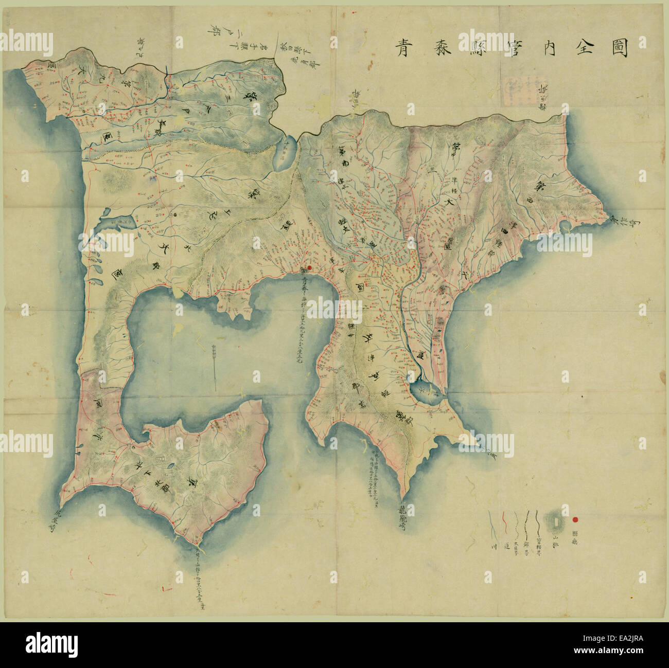 Questa mappa illustra la giurisdizione della Prefettura di Aomori, situata nella parte più settentrionale dell'isola di Honshu in Giappone. Aomori è conosciuta per le sue ricche risorse naturali, i siti storici e i paesaggi panoramici, tra cui i suoi famosi frutteti di mele e il monte Hakkoda. Foto Stock