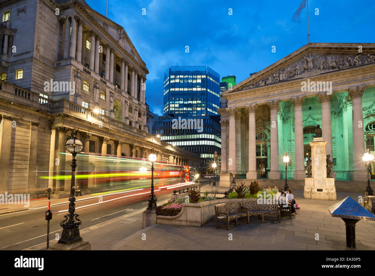 Royal Exchange e la Banca di Inghilterra, Threadneedle Street, London, England, Regno Unito, Europa Foto Stock