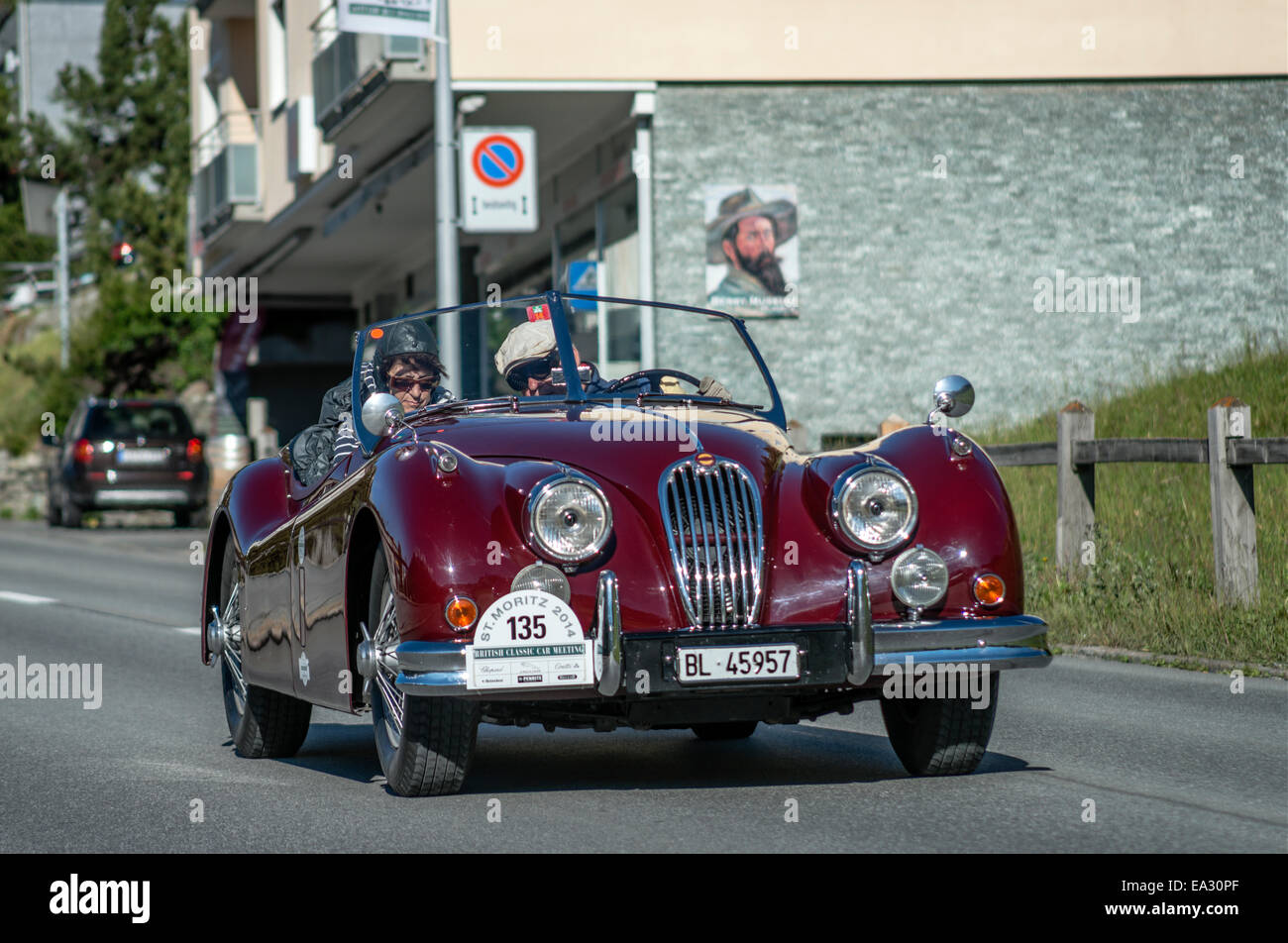 Jaguar auto d'epoca all'inizio annuo del British Classic Car Meeting 2014, St.Moritz, Svizzera. Foto Stock