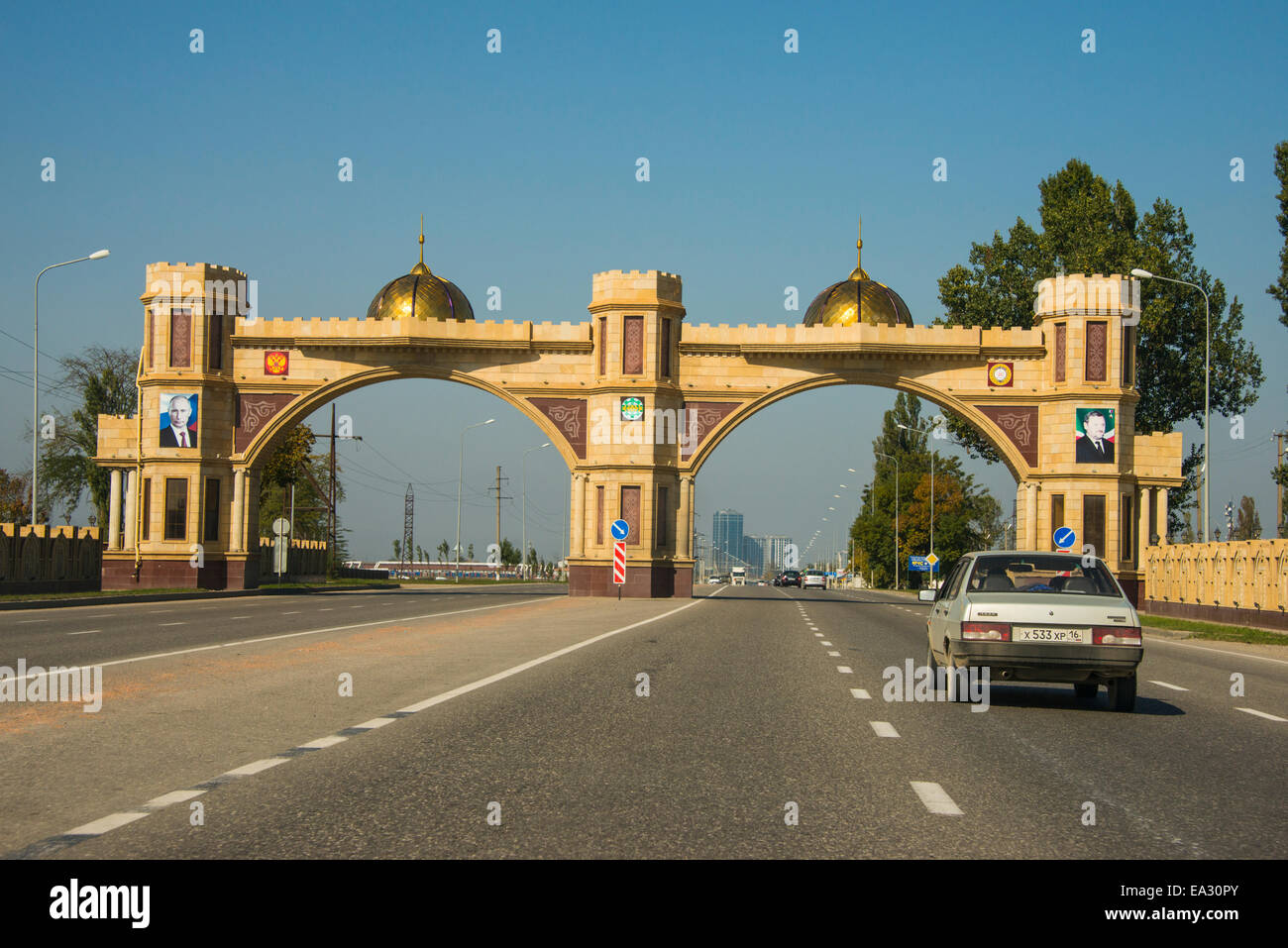 Entrata al paese di Argun, Cecenia, Caucaso, Russia, Europa Foto Stock