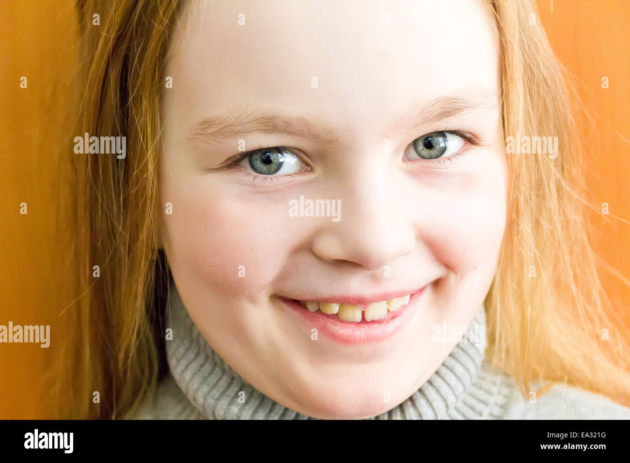 Ragazza carina a sette anni di età Foto Stock