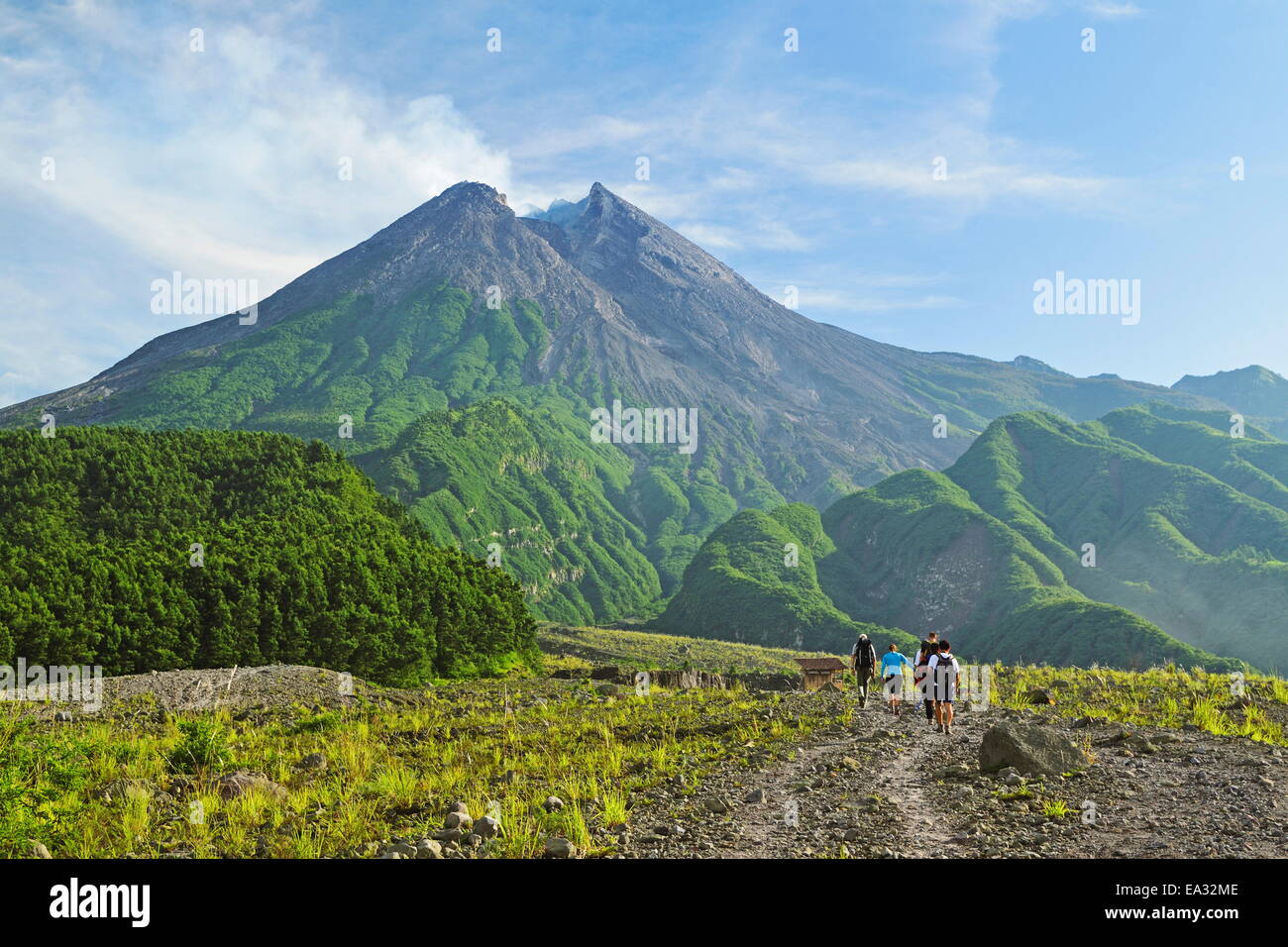Gli escursionisti a Monte Merapi, Java, Indonesia, Asia sud-orientale, Asia Foto Stock