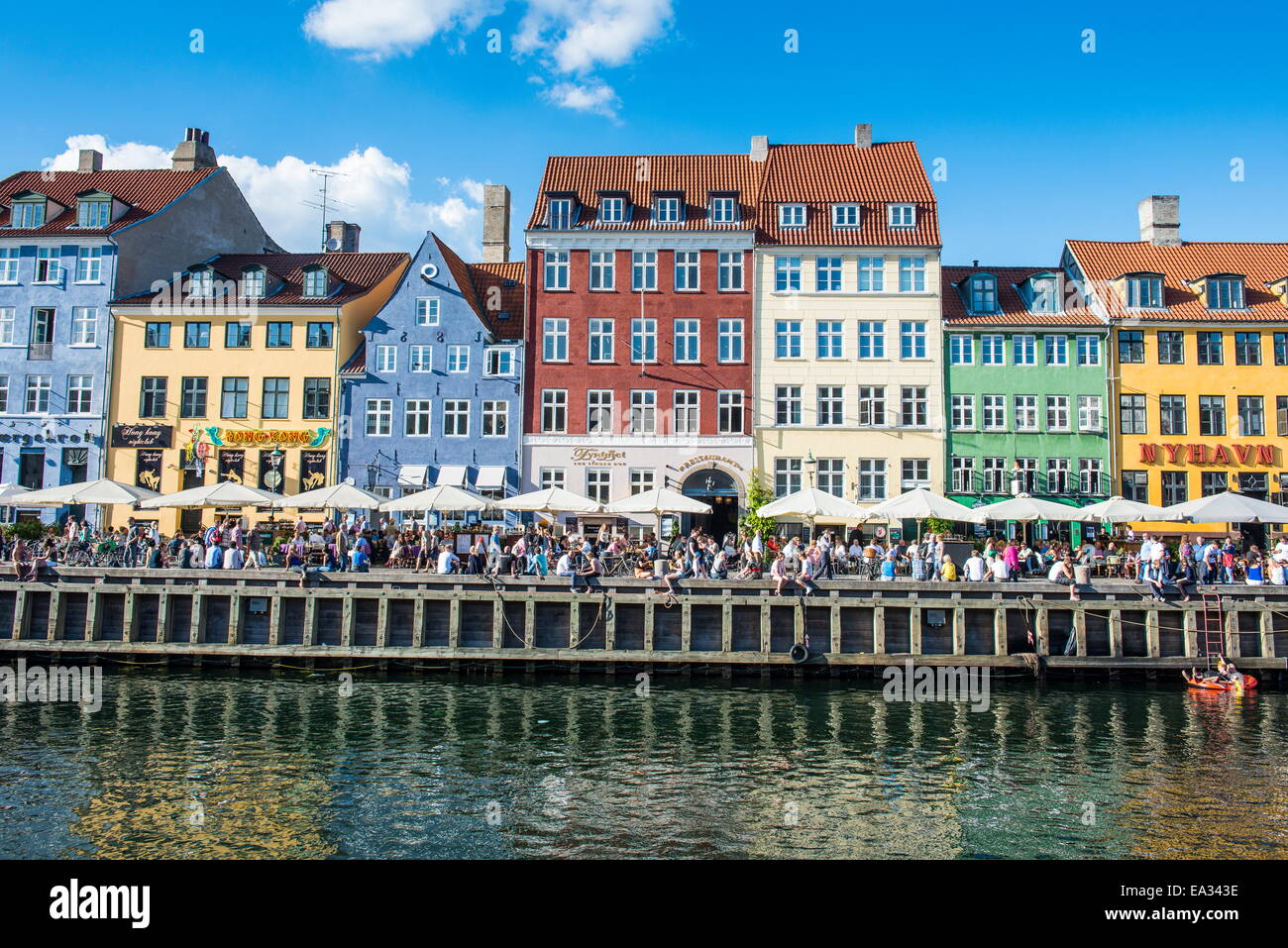 Nyhavn, xvii secolo waterfront, Copenhagen, Danimarca, in Scandinavia, Europa Foto Stock