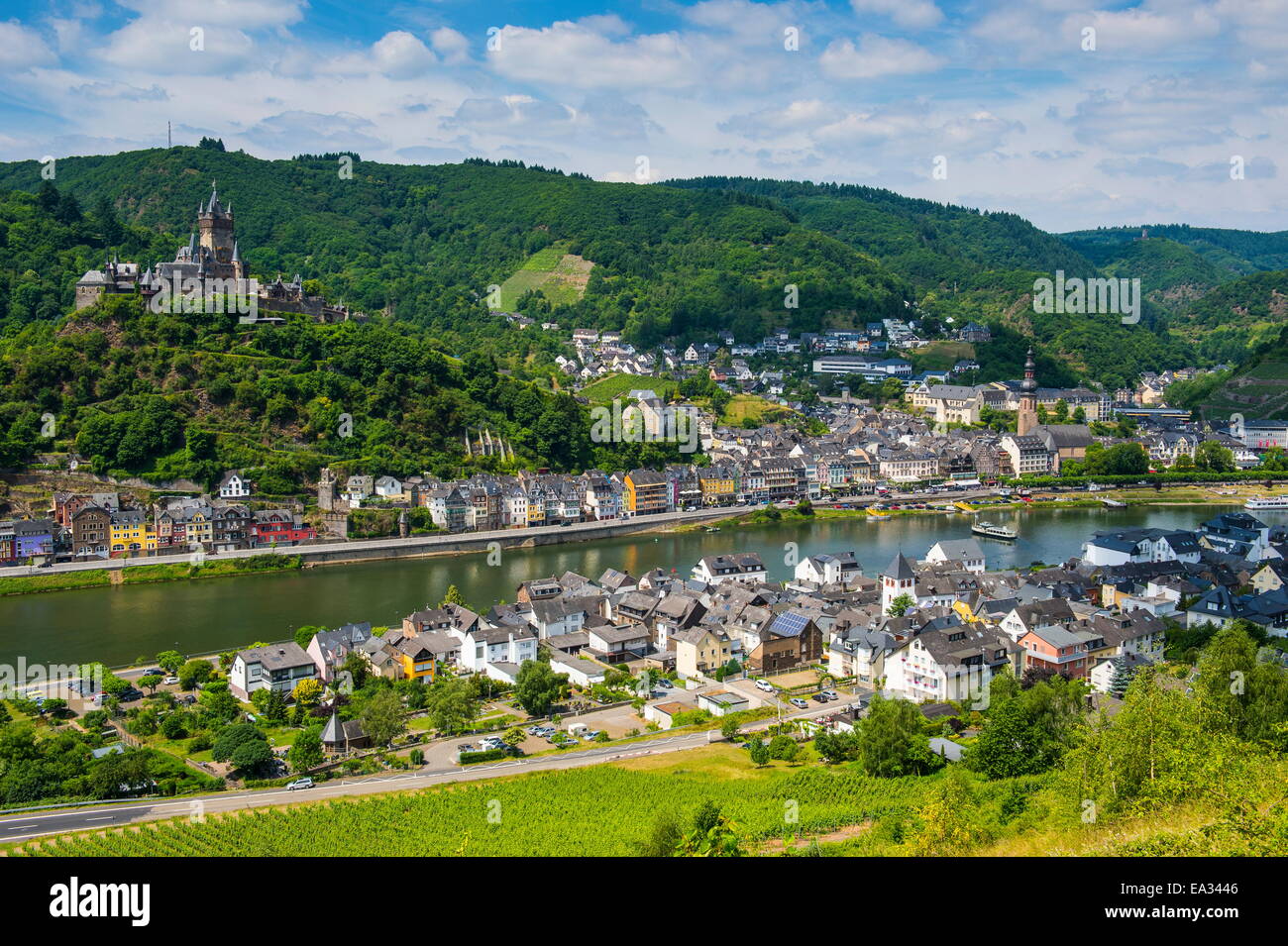 Vista su Cochem con il suo castello, la Valle della Mosella, Renania-Palatinato, Germania, Europa Foto Stock