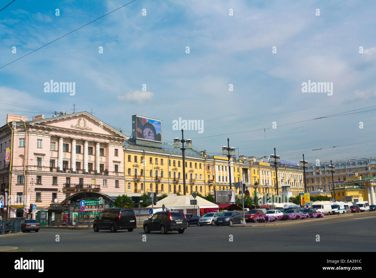 Il traffico su Sadovaya a Sennaya square, Haymarket, Central Saint Petersburg, Russia, Europa Foto Stock
