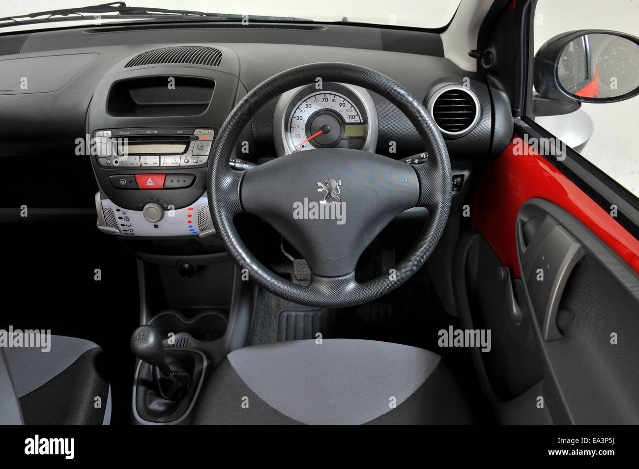 2011-peugeot-107-ea3p5j.jpg