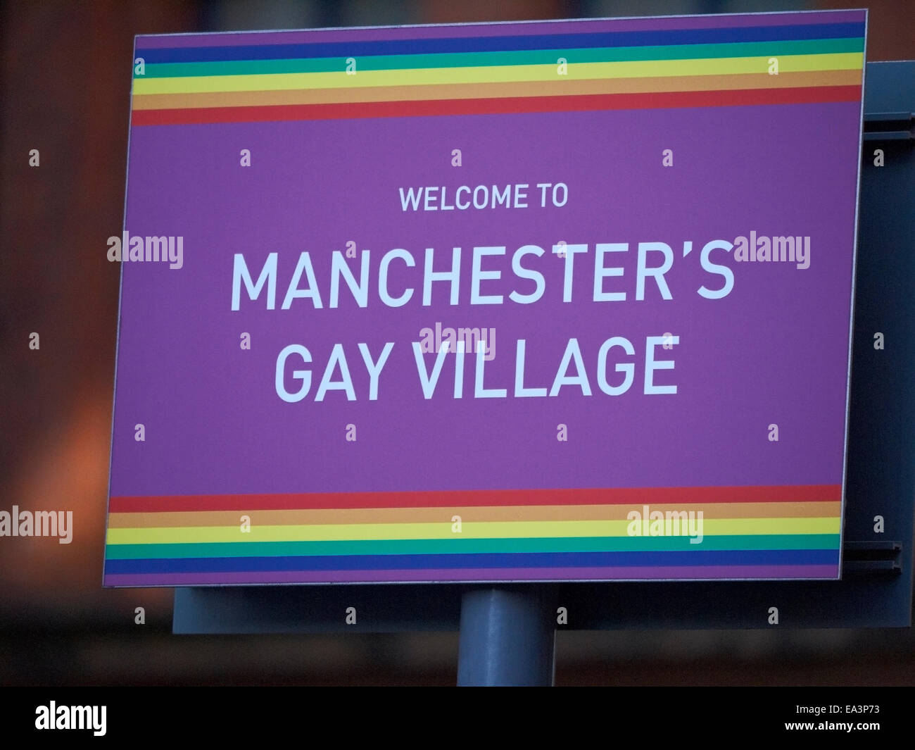 Benvenuti a Manchester il villaggio gay segno su Princess Street Manchester REGNO UNITO Foto Stock