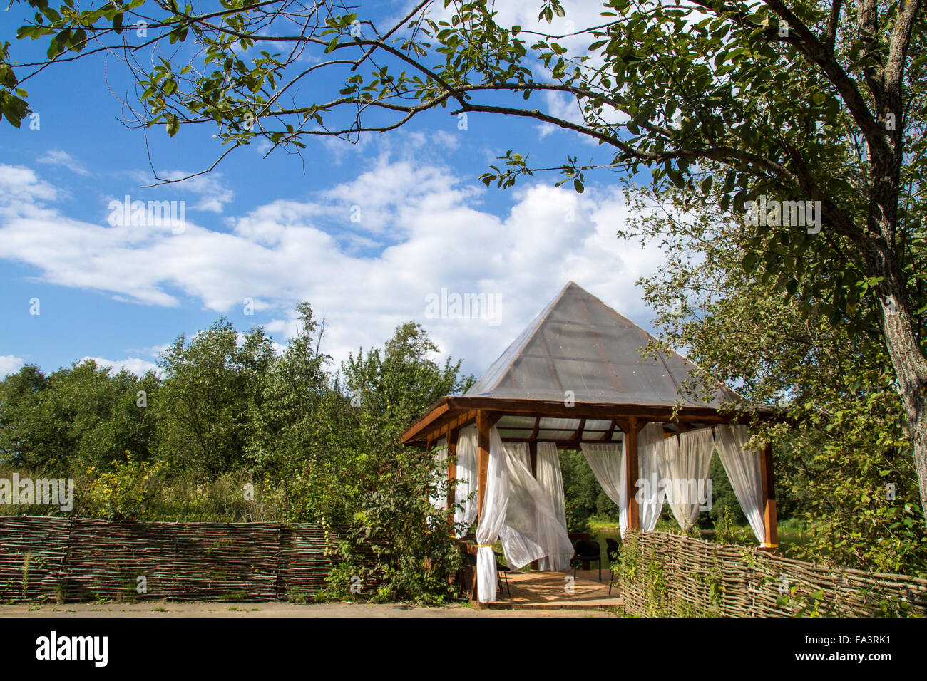 White curtains outdoor immagini e fotografie stock ad alta risoluzione -  Alamy