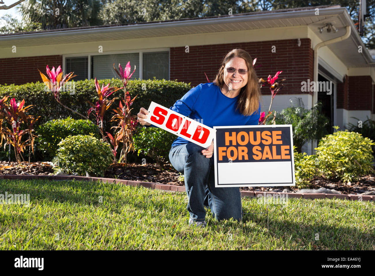 Coppia Home proprietario vende la sua casa suburbana . Stati Uniti d'America Foto Stock