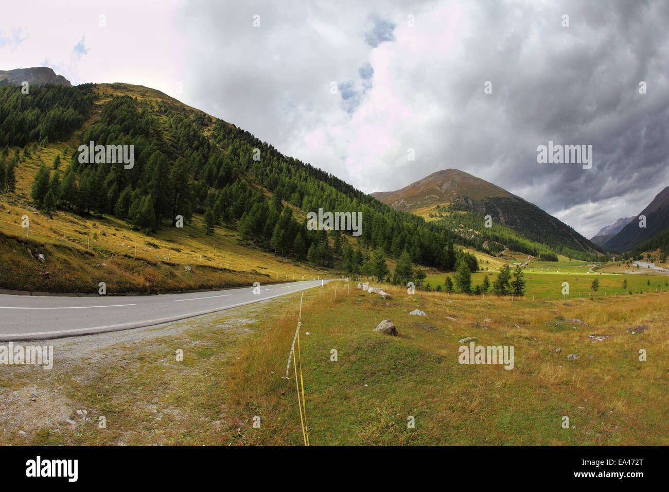 Avvolgimento e strada pericolosa Italia, Dolomiti Foto Stock