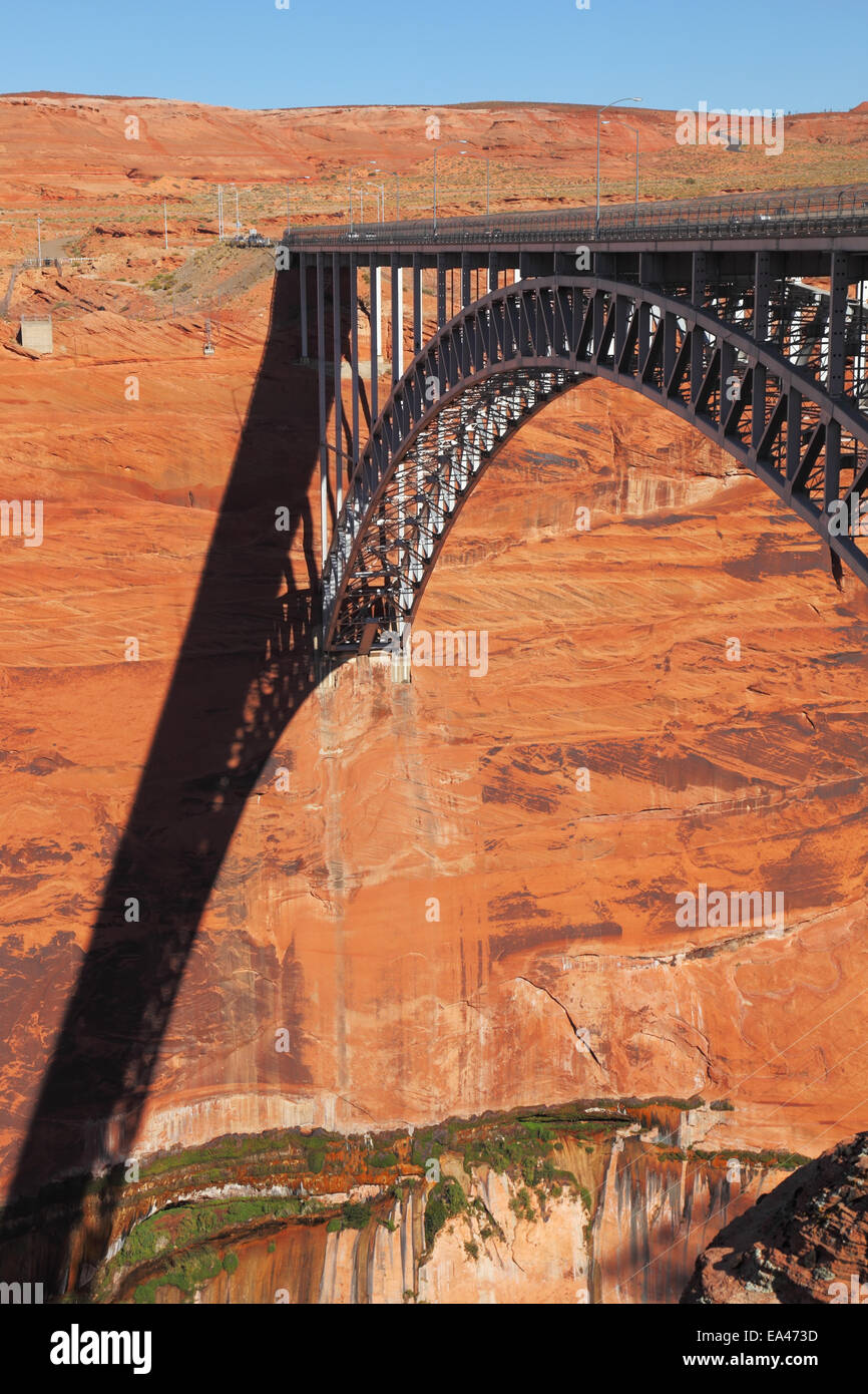 Ponte pedonale in cemento immagini e fotografie stock ad alta ...