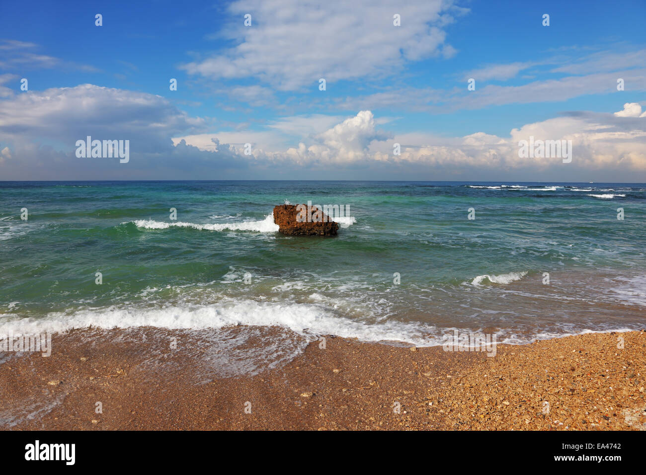 Enorme pietra in onde da surf Foto Stock