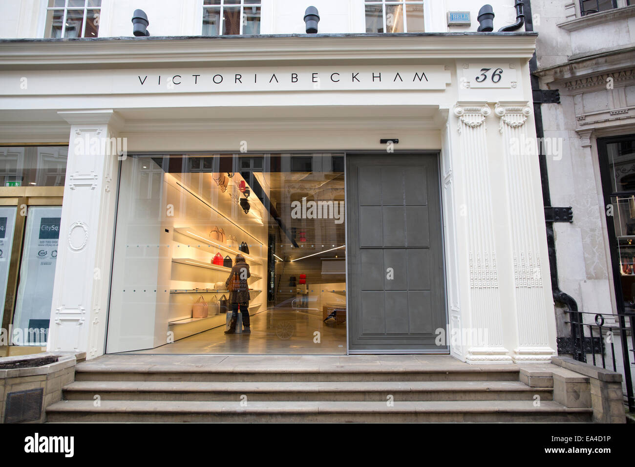 Victoria Beckham è di nuovo la London fashion store su Dover Street, Mayfair, London, England, Regno Unito Foto Stock