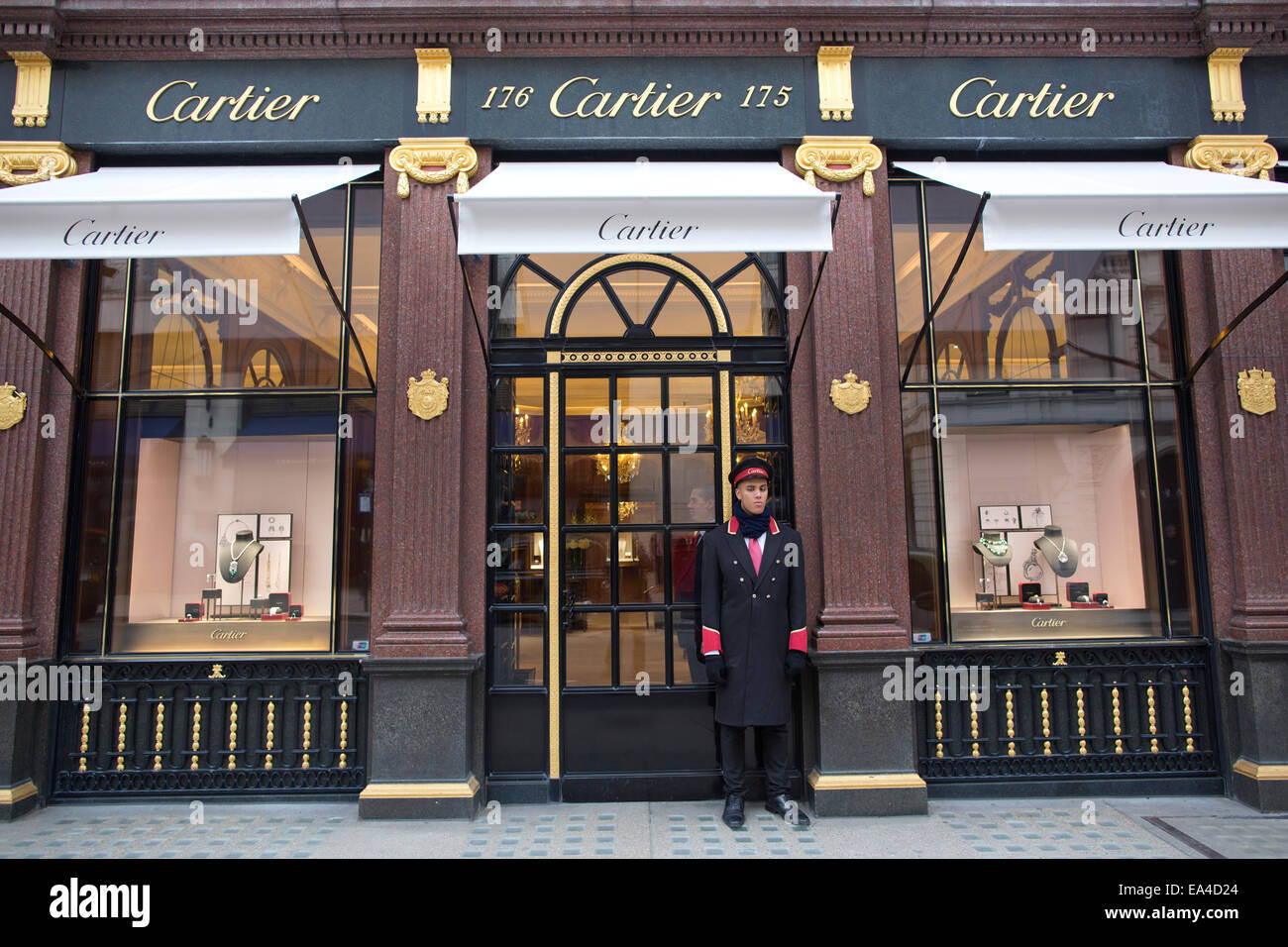 Cartier boutique su New Bond Street, vendita orologi di lusso e gioielli, Mayfair, London, England, Regno Unito Foto Stock