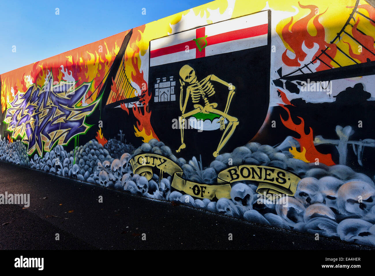 Stock Photo - i graffiti sulla parete in Derry City center. Foto: George Sweeney/Alamy Foto Stock