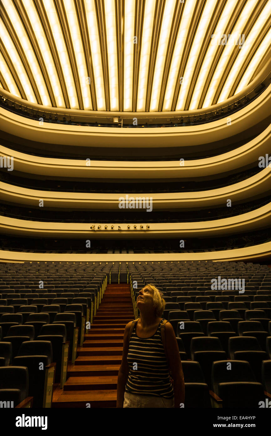 All'interno dell'auditorium presso il Palacio de las artes nella Città delle arti e delle Scienze di Valencia, Spagna. Per Black & White EA4GPN Foto Stock