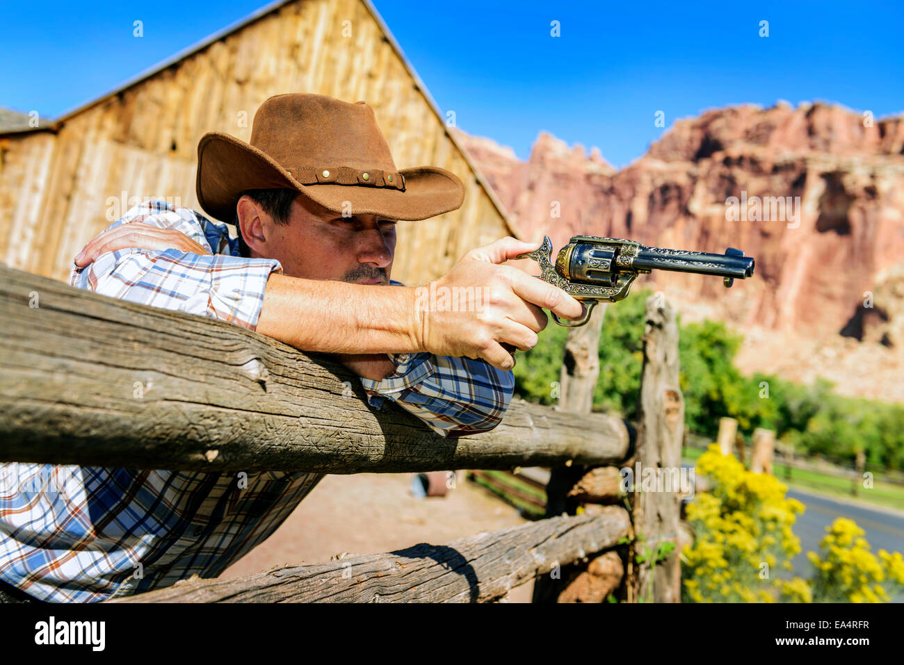 Sud Ovest - un cowboy prende il tempo di riposare e riflettere. Foto Stock