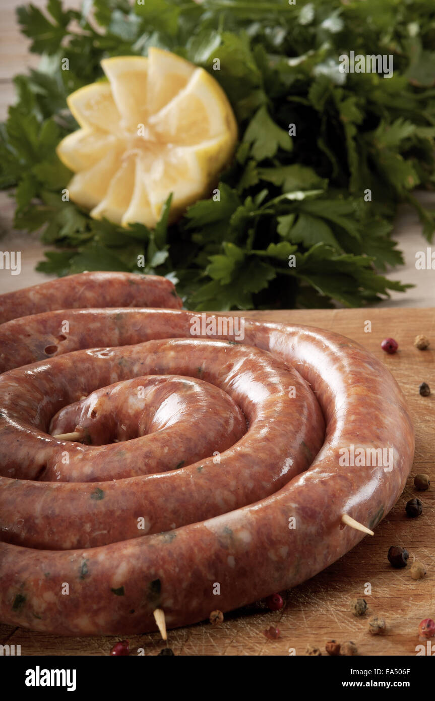 Tipica siciliana salsiccia di maiale, condito con prezzemolo, sesamo e pepe Foto Stock