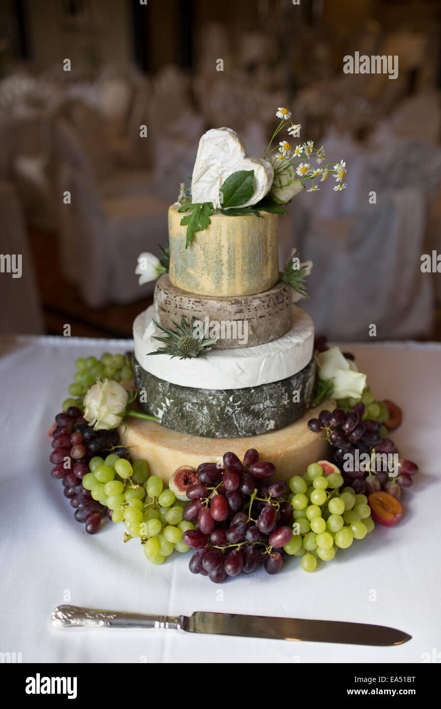 Nozze torta di formaggio in tre livelli Foto Stock