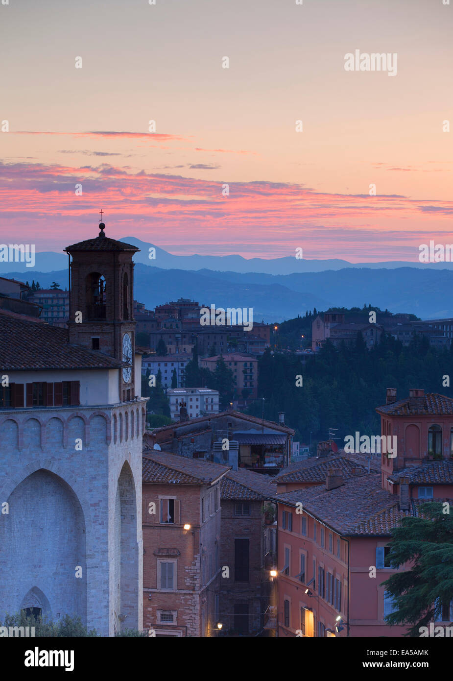 Vista su Perugia all'alba, Umbria, Italia Foto Stock
