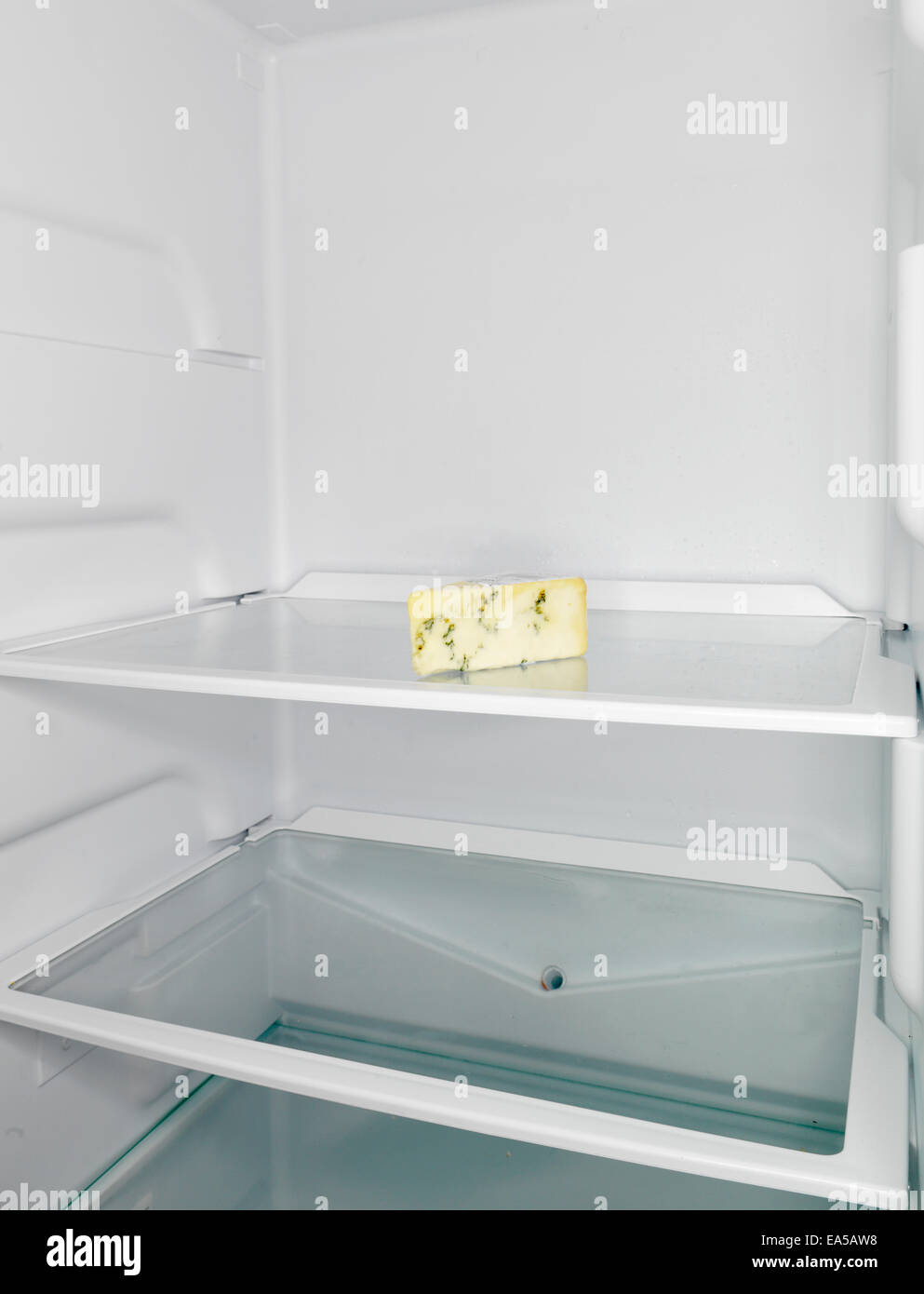 Il formaggio in un frigo Foto Stock